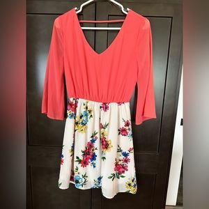 Cute dress with a floral print skirt